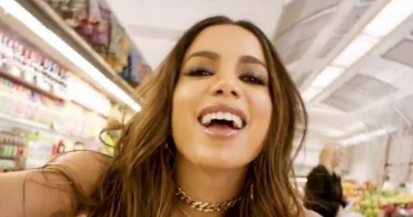Anitta bate recorde de visualizações no Youtube em 24h