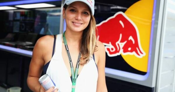 Maya Gabeira é a primeira surfista mulher a entrar no livro dos recordes
